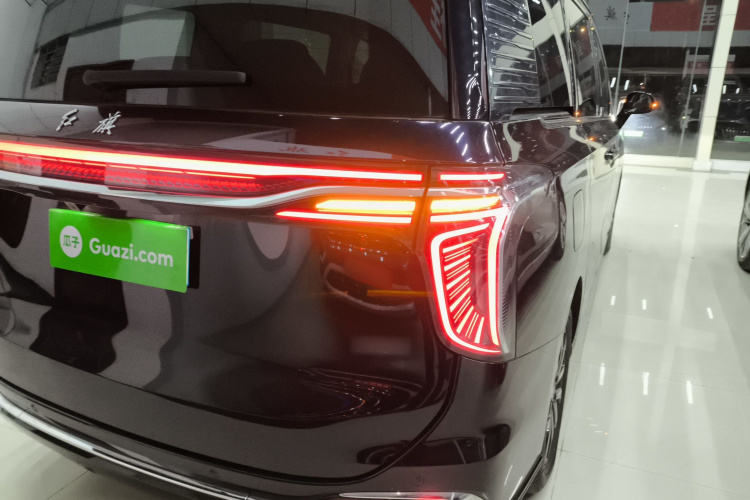 红旗HQ9 2023款 2.0T 智联旗享版车身外观6006