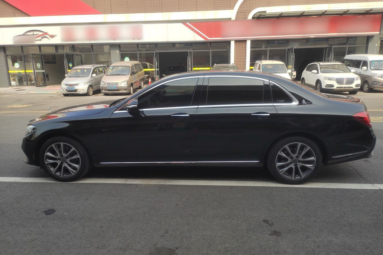 奔驰E级 2019款 E 260 L车身外观4