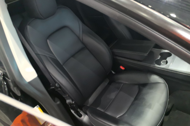 特斯拉 Model Y 2022款 改款 后轮驱动版局部细节41