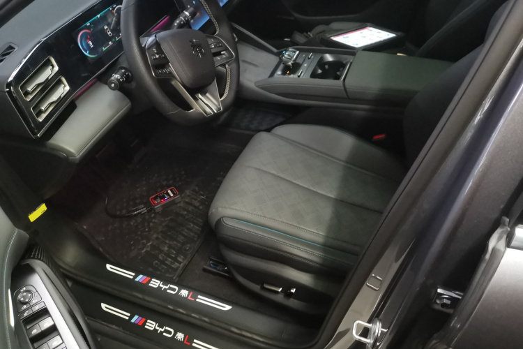 比亚迪 秦L 2024款 DM-i 120KM卓越型中控内饰19