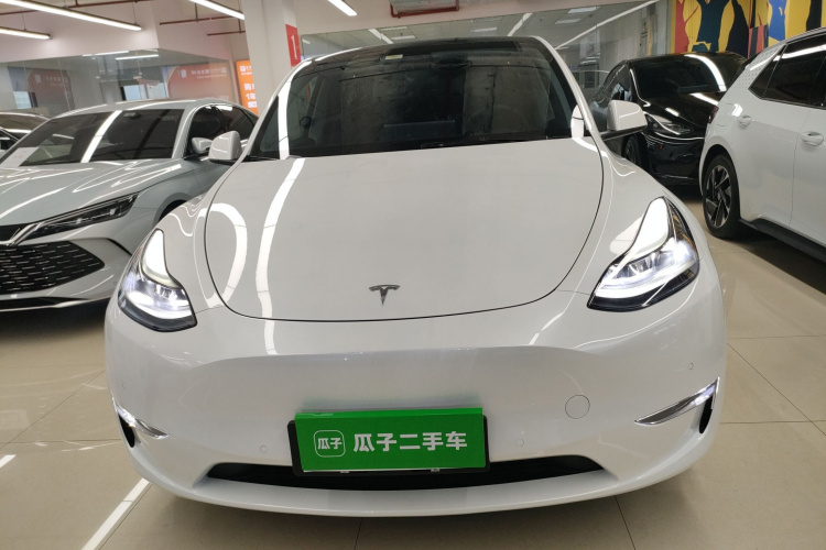 特斯拉 Model Y 2021款 长续航全轮驱动版车身外观2