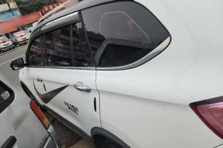 SWM斯威汽车 SWM斯威X7 2017款 1.5T 自动智享型 7座车身外观4