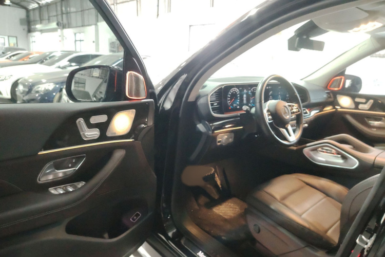 奔驰GLE 2023款 GLE 350 4MATIC 时尚型中控内饰7003