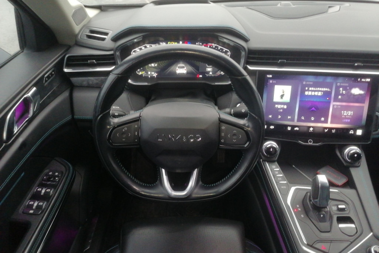 领克05 2020款 2.0TD 两驱耀Halo中控内饰13