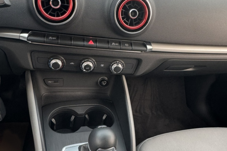 奥迪A3 2018款 30周年年型 Sportback 35 TFSI 进取型车身外观6005