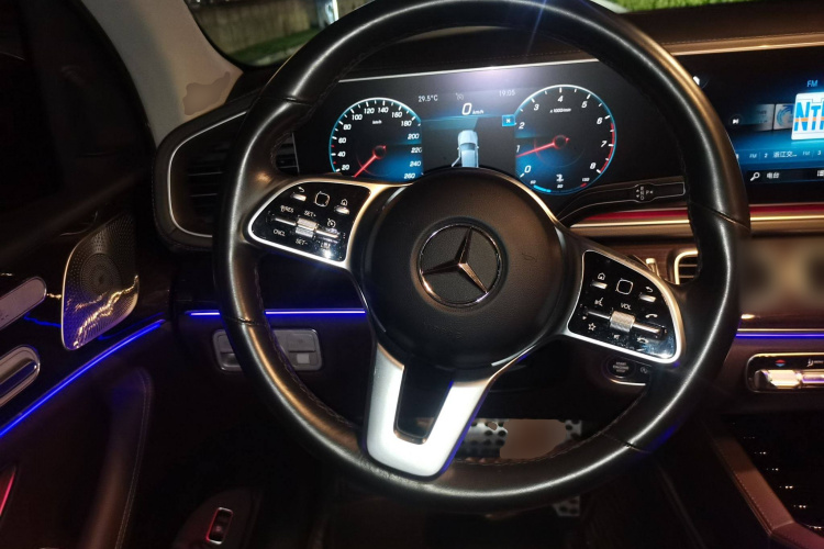 奔驰GLE 2022款 GLE 350 4MATIC 时尚型中控内饰13