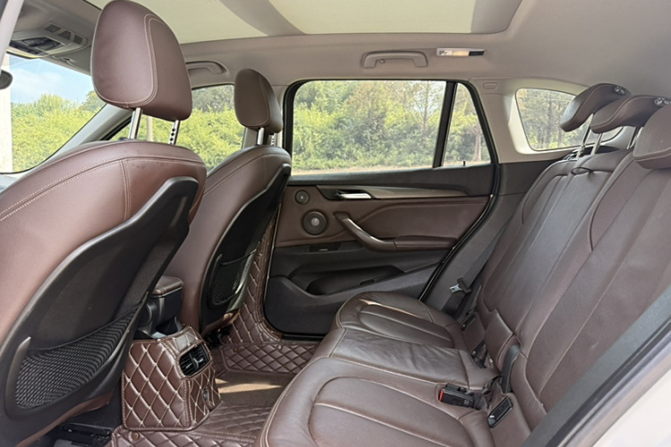 宝马X1 2018款 xDrive20Li 尊享型中控内饰7004