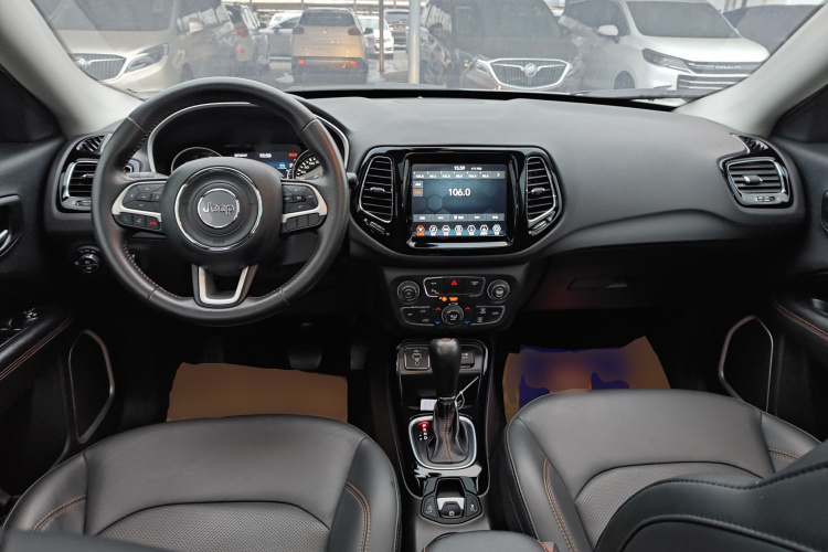 Jeep 指南者 2020款 220T 自动精英版中控内饰12
