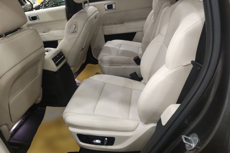 理想汽车 理想L9 2023款 Pro中控内饰21