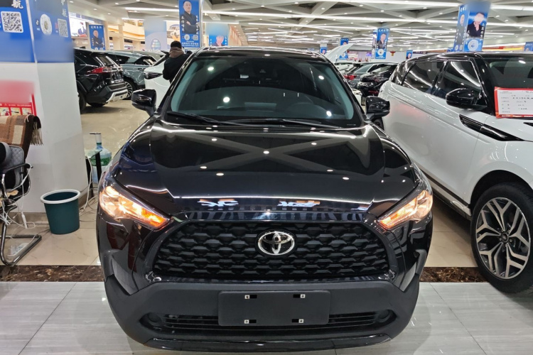 丰田 卡罗拉锐放 2022款 2.0L 精英版车身外观2