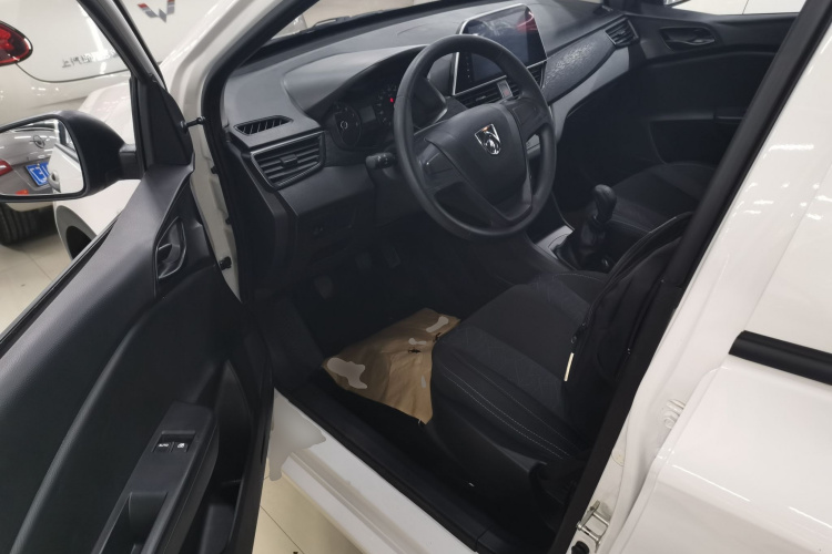 宝骏310 2016款 1.2L 手动超值型中控内饰19
