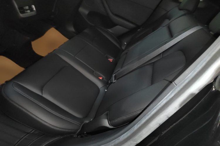 特斯拉 Model Y 2022款 后轮驱动版中控内饰7004