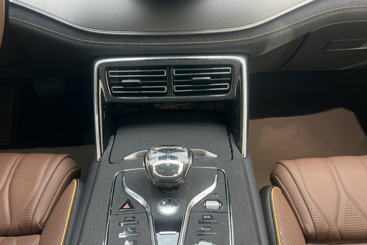 比亚迪 唐新能源 2021款 DM-i 112KM 尊荣型中控内饰7002