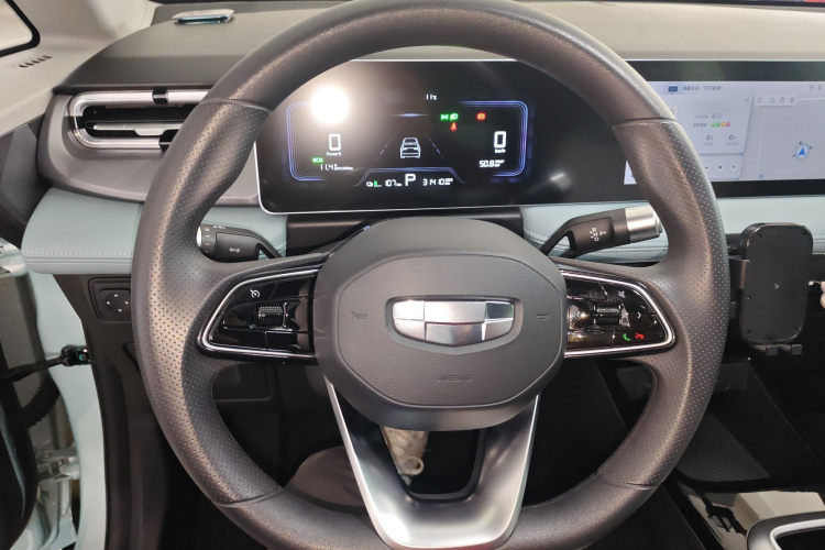 吉利几何E萤火虫 2024款 301km 星光中控内饰13