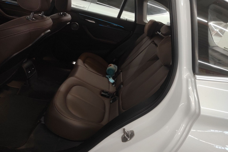 宝马X1新能源 2021款 xDrive30Le 尊享型中控内饰7004