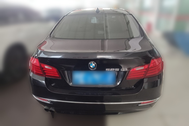 宝马5系 2014款 525Li 豪华设计套装车身外观6