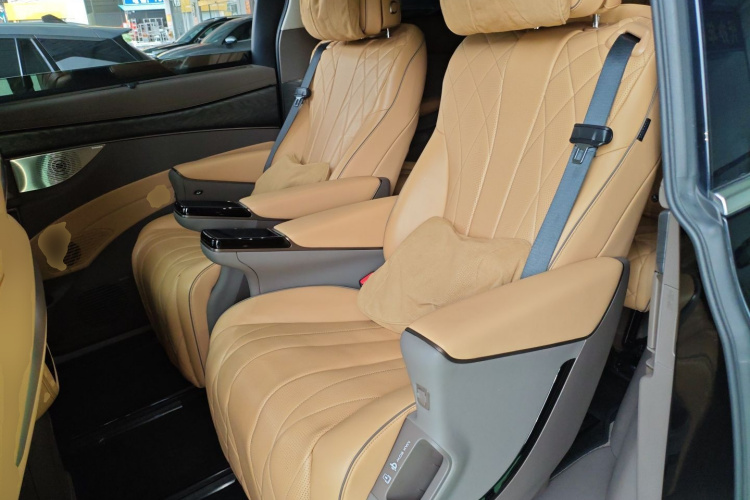 腾势D9 2022款 DM-i 1040 尊贵型中控内饰7004