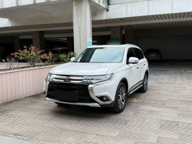 三菱 欧蓝德 2018款 2.4L 四驱精英版 5座