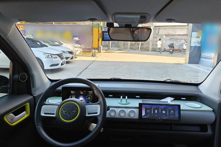 五菱汽车 宏光MINIEV 2022款 GAMEBOY 200km 玩乐款 磷酸铁锂中控内饰7001