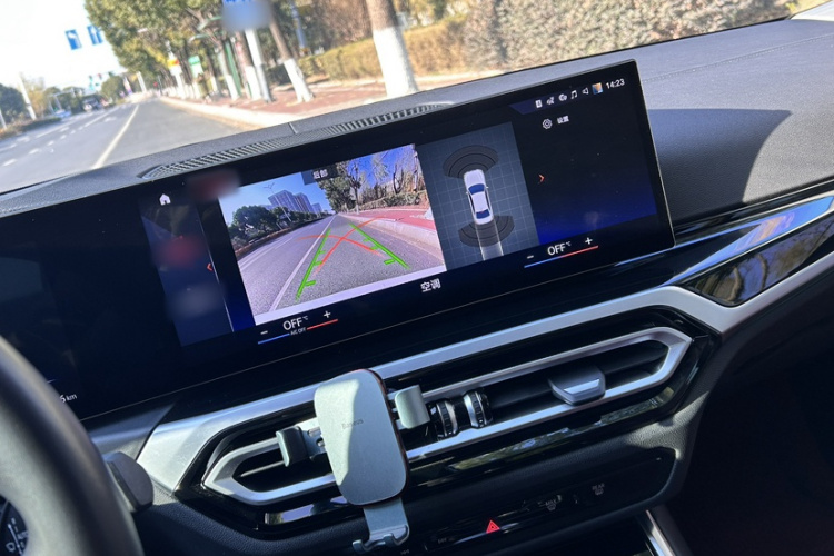 宝马i3 2023款 eDrive 40 L 曜夜套装中控内饰7003