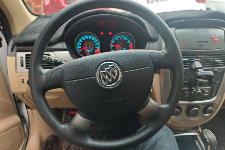 别克 凯越 2013款 1.5L 自动经典型中控内饰13