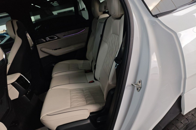 领克09 EM-P 2021款 2.0T PHEV Ultra 七座中控内饰21