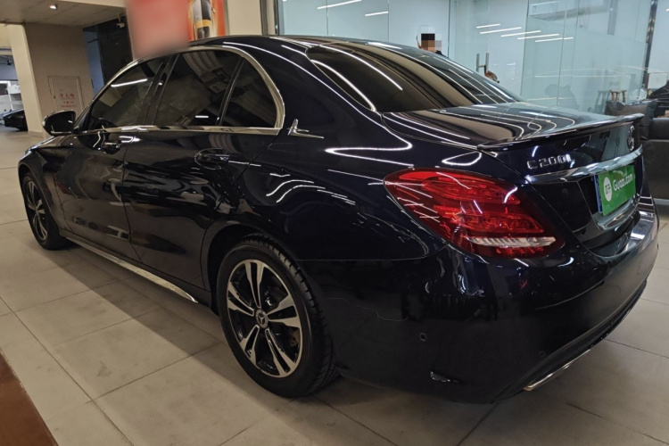 奔驰C级 2017款 改款 C 200 运动版车身外观4