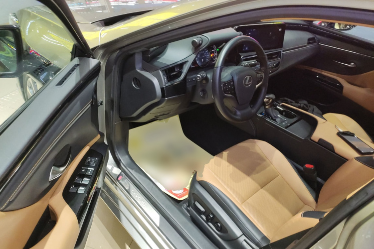 雷克萨斯ES 2023款 200 卓越版中控内饰7003