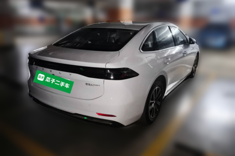 吉利银河 银河A7 2025款 EM-i 70km 豪享版车身外观7