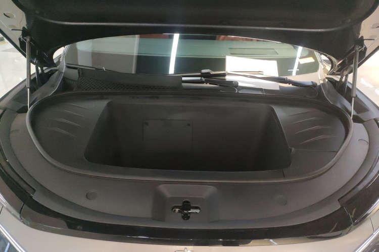 比亚迪 唐L 2025款 EV 600KM四驱激光雷达旗舰型机舱底盘24