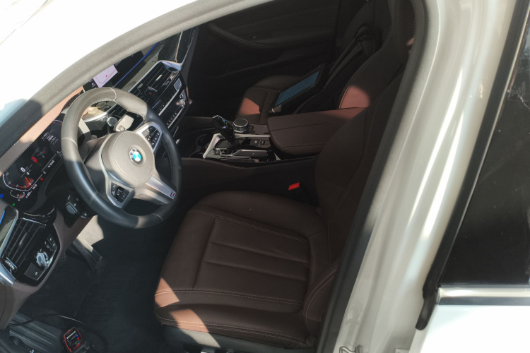 宝马5系 2020款 525Li M运动套装中控内饰19