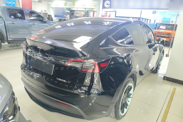 特斯拉 Model Y 2022款 改款 后轮驱动版车身外观7