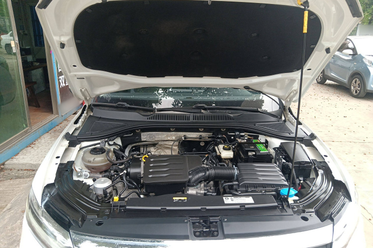 大众 朗逸 2023款 1.5L 自动得逸版机舱底盘24