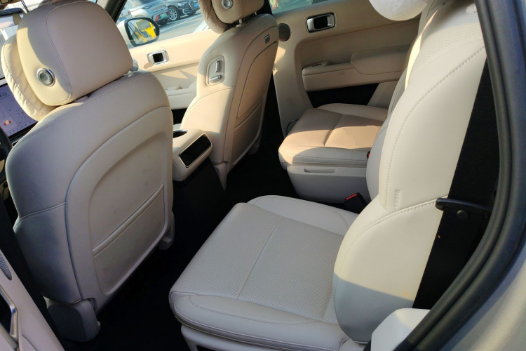 理想汽车 理想L8 2024款 Max中控内饰21