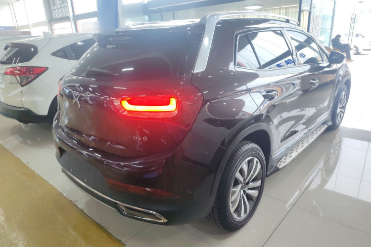 DS 6 2016款 1.6T 豪华版THP160车身外观7