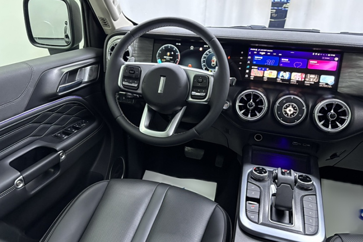 坦克300 2021款 越野版 2.0T 征服者中控内饰7005