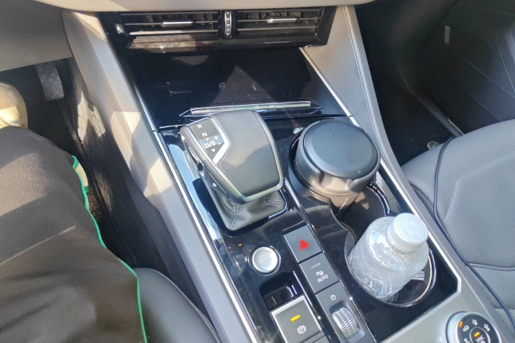 大众 途锐 2022款 3.0TSI 锐享版 曜黑运动套装局部细节18