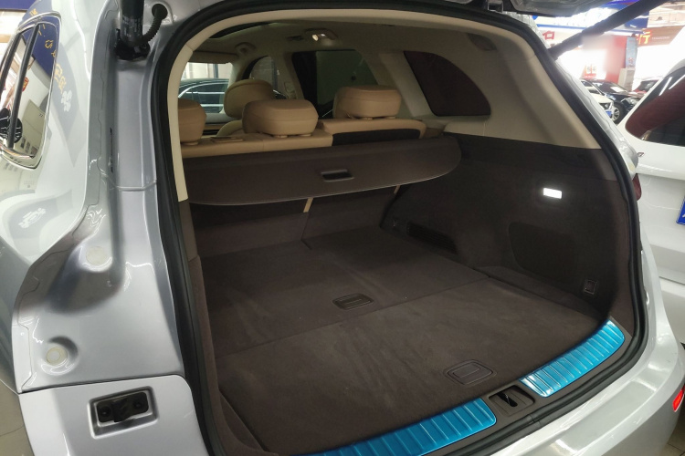 鸿蒙智行 问界M7 2024款 1.5T 四驱Plus版 5座机舱底盘23