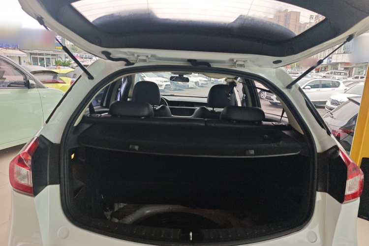 吉利汽车 远景X3 2017款 1.5L 自动尊贵型机舱底盘23