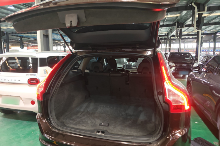 沃尔沃XC60 2017款 T5 AWD 智进版机舱底盘23