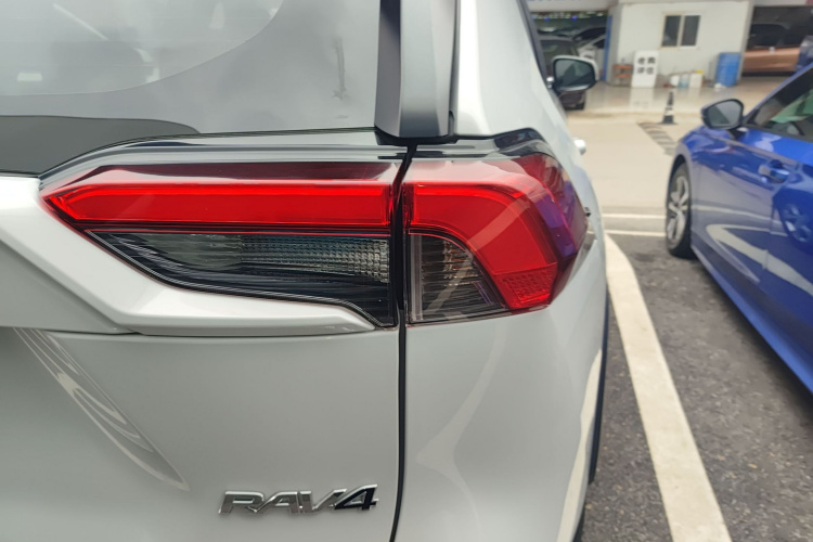 丰田 RAV4荣放 2020款 2.0L CVT两驱风尚版车身外观6006