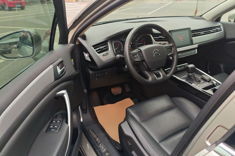 雪铁龙C5 2017款 350THP 自动豪华型中控内饰20