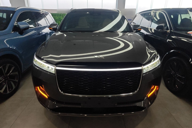 理想汽车 理想ONE 2021款 增程6座版车身外观2