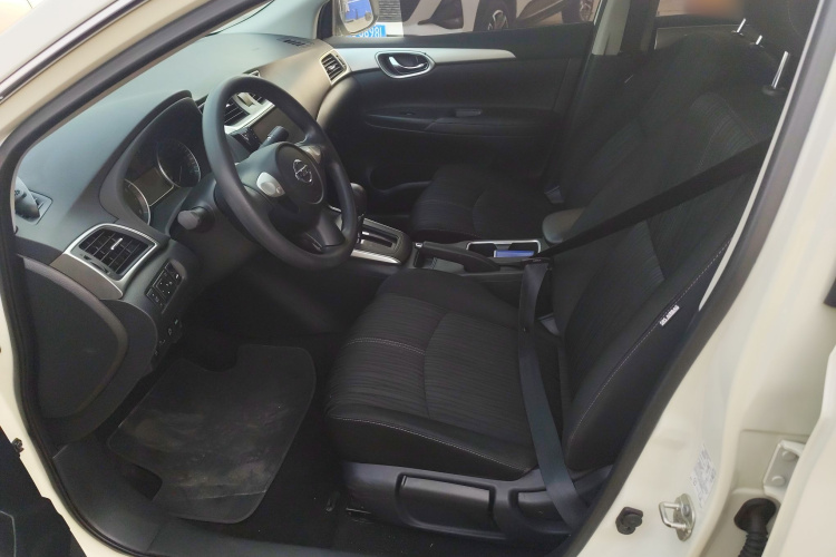 日产 轩逸 2021款 经典 1.6XE CVT舒适版中控内饰19