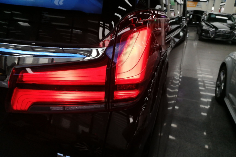 丰田 埃尔法 2021款 双擎 2.5L 尊贵版车身外观6006