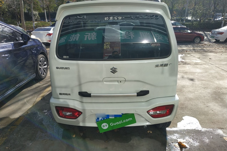 铃木 北斗星 2013款 创业版 1.0L 手动经济型车身外观6004