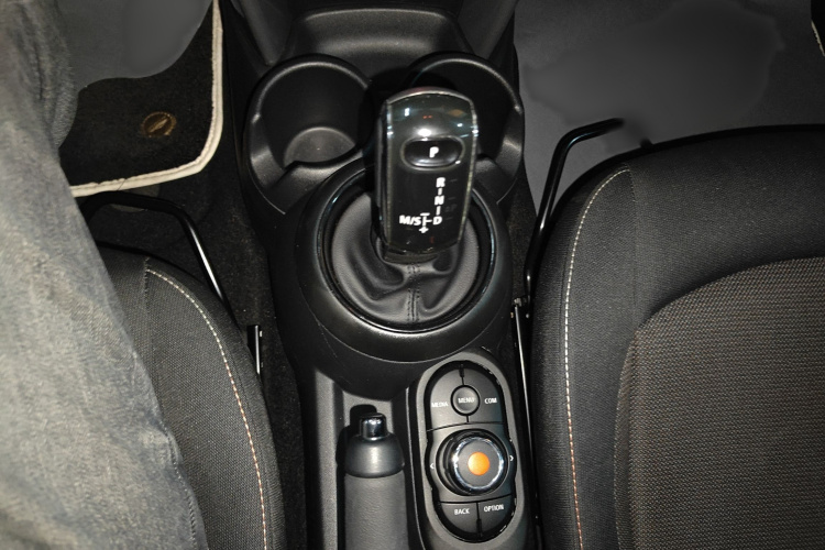 MINI 2021款 1.5T ONE 五门版局部细节18