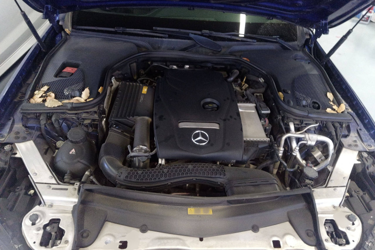 奔驰E级 2018款 E 300 L 运动豪华型局部细节24