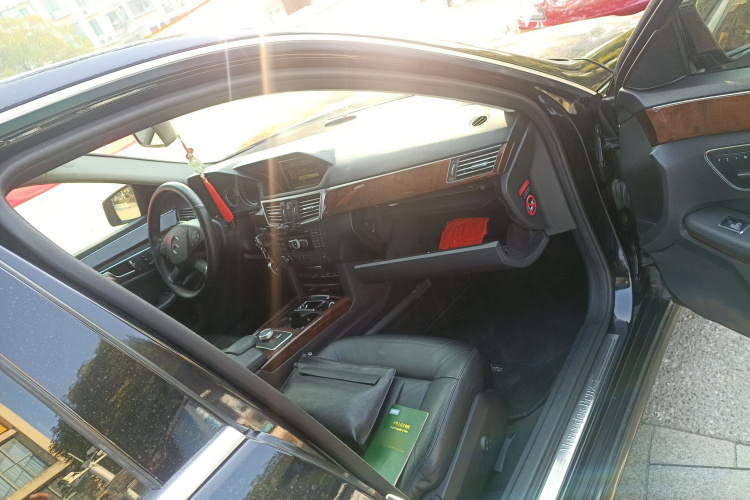 奔驰E级 2012款 E 300 L 优雅型局部细节9005