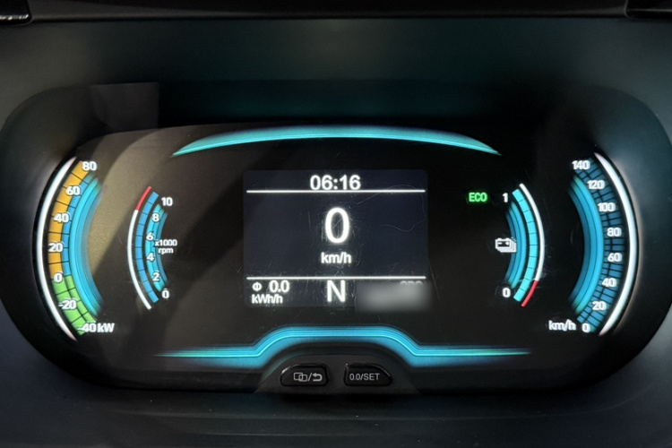 奇瑞 小蚂蚁 2022款 甜粉款 半糖版 磷酸铁锂 29.2kWh 30kW 301km局部细节14